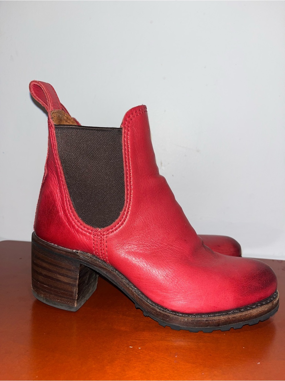 FRYE Sabrina Chelsea boots